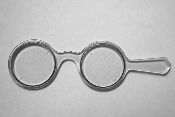 Bagolini線条レンズ（Lichtschweifglas nach Bagolini）の実物写真